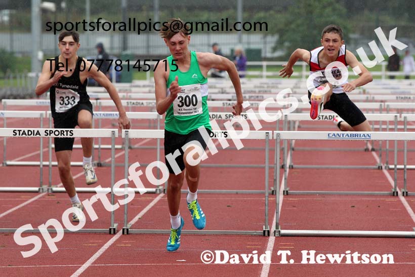 Mens and Boys hurdles, 2021 North Eastern Track and Field Champs., Middesbrough. Photo: David T. Hewitson/Sports for All Pics